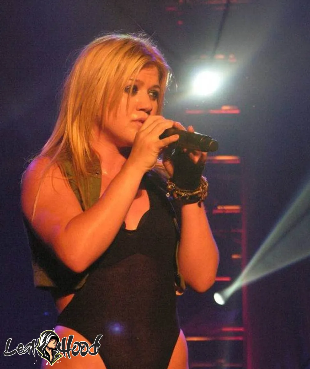 Kelly Clarkson Nude Leaks OnlyFans #22 - LeakHood