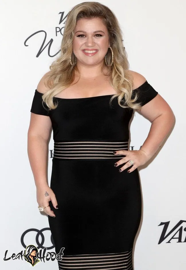 Kelly Clarkson Nude Leaks OnlyFans #4 - LeakHood